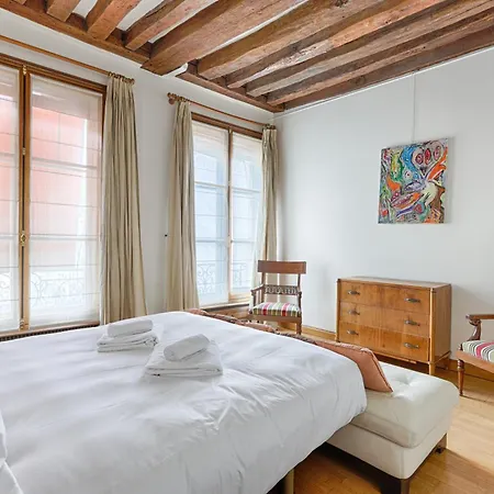 Duplex De Charme Parisien Au Coeur Du Marais